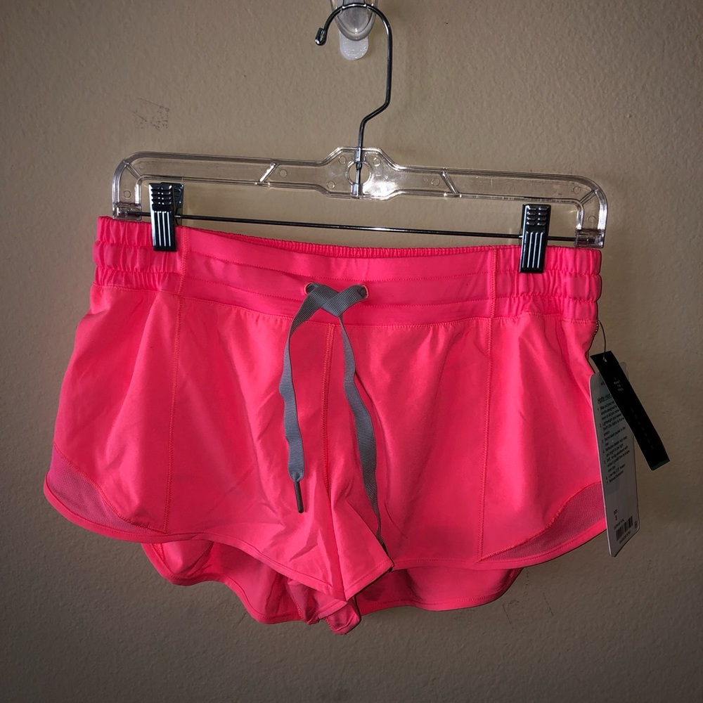 TAGS ON Hot Pink lulu lemon “Hotty Hot Short”